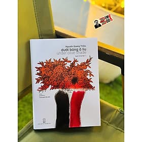 [Bìa dẻo, minh hoa có màu] DƯỚI BÓNG Ô LIU (UNDER OLIVE SHADE) – Nguyễn Quang Thiều – Nguyễn Thị Tuyết Ngân dịch – NXB Hội nhà văn - 