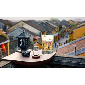 Người bạn đường du lịch văn hóa Hội An (bản in 2024) - Nhà xuất bản Larousse