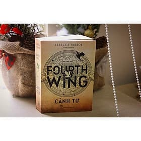 TIỂU THUYẾT LÃNG MẠN KỲ ẢO XUẤT SẮC NĂM 2023 (REBECCA YARROS) - FOURTH WING - CÁNH TƯ - Rebecca Yarros – dịch giả Hoàng Anh - NXB Trẻ - Làn