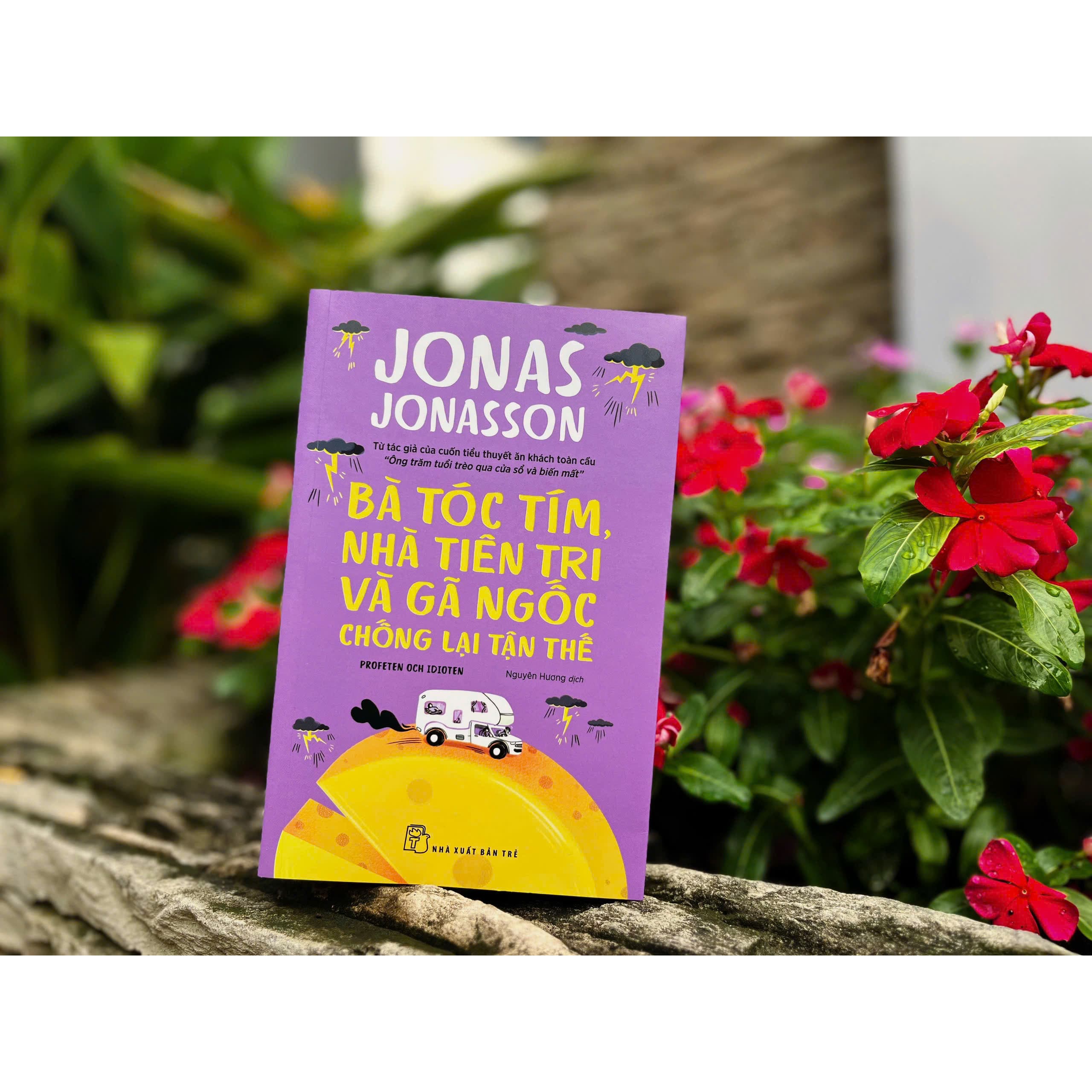 Sách Bà tóc tím, nhà tiên tri và gã ngốc chống lại tận thế (Jonas Jonasson) - ảnh 5