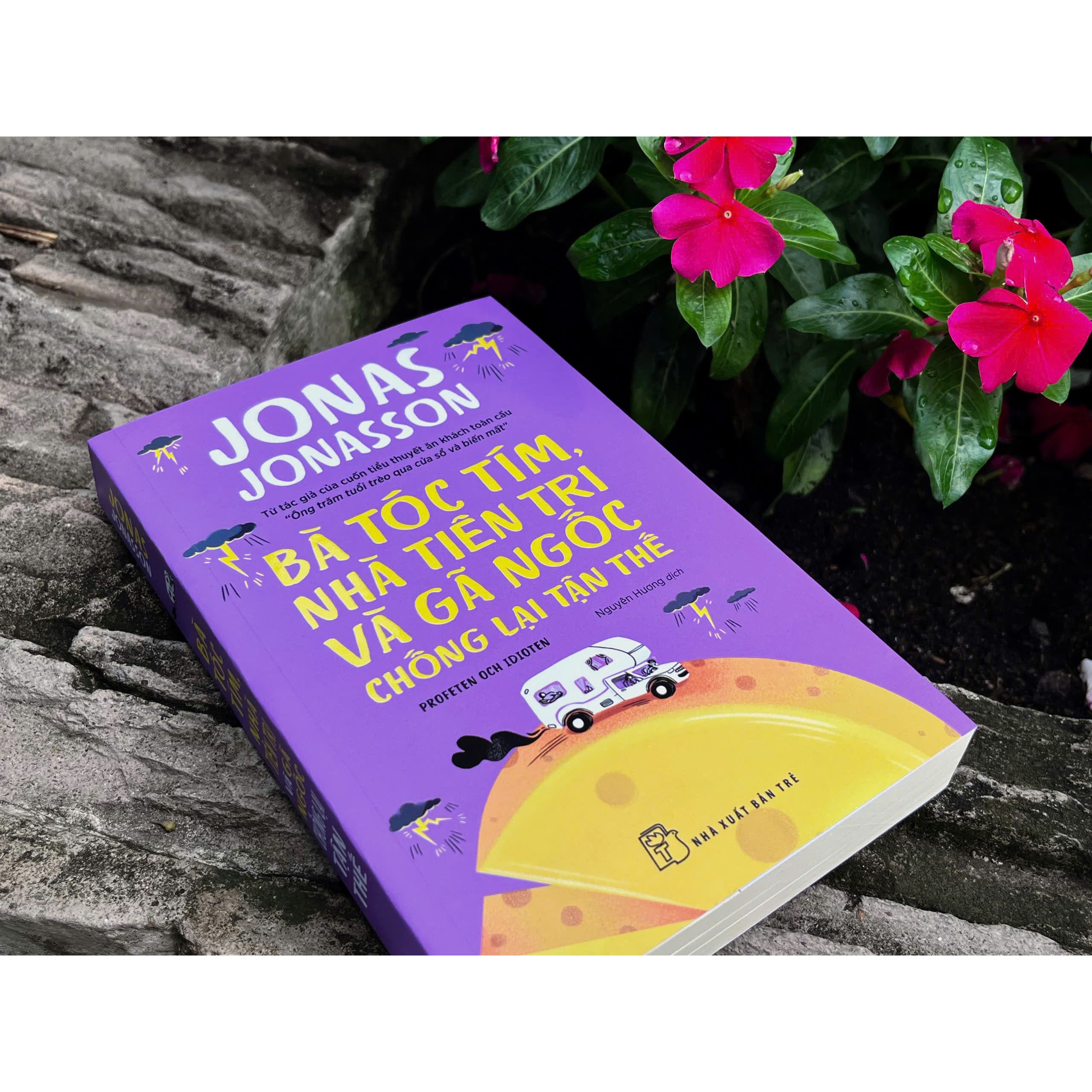 Sách Bà tóc tím, nhà tiên tri và gã ngốc chống lại tận thế (Jonas Jonasson) - ảnh 4