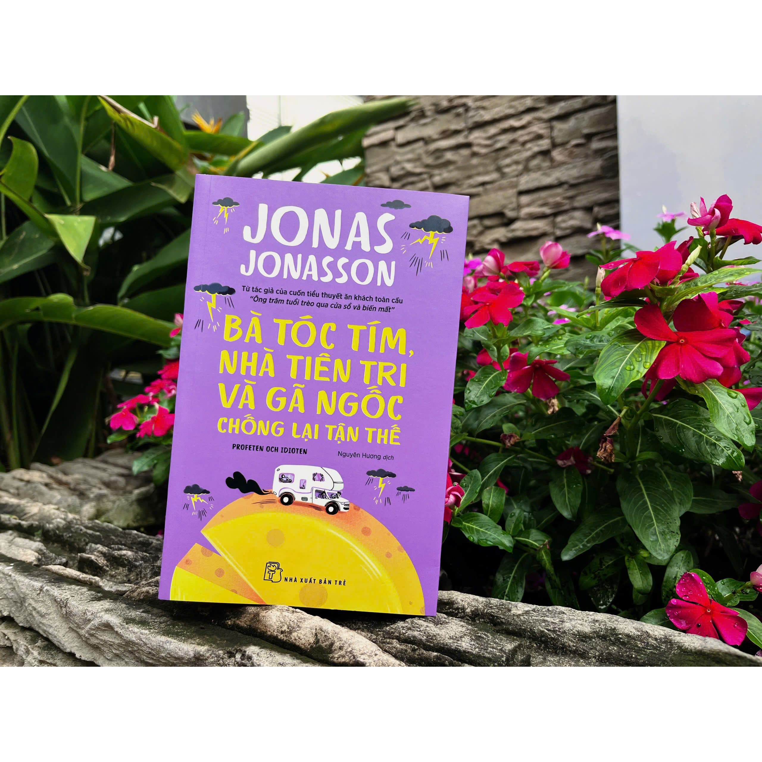 Sách Bà tóc tím, nhà tiên tri và gã ngốc chống lại tận thế (Jonas Jonasson) - ảnh 7